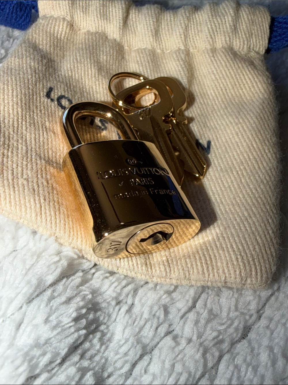 Louis Vuitton Gold Padlock and Key Set with Pouch - Picture 3 of 5